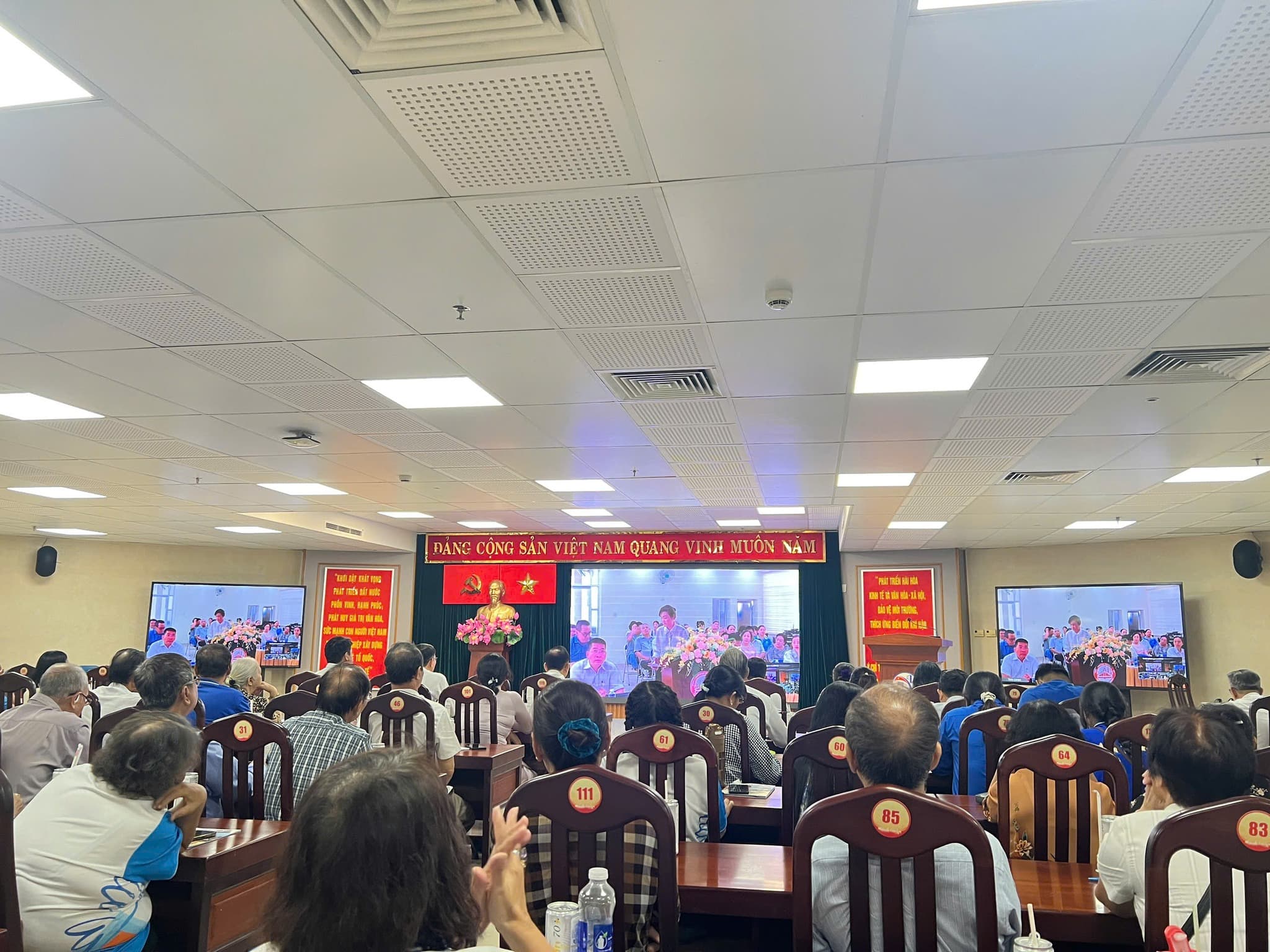 TỔ ĐẠI BIỂU QUỐC HỘI SỐ 6 TIẾP XÚC CỬ TRI 12 PHƯỜNG SAU KỲ HỌP THỨ NHẤT, QUỐC HỘI KHÓA XVI. — ảnh 3